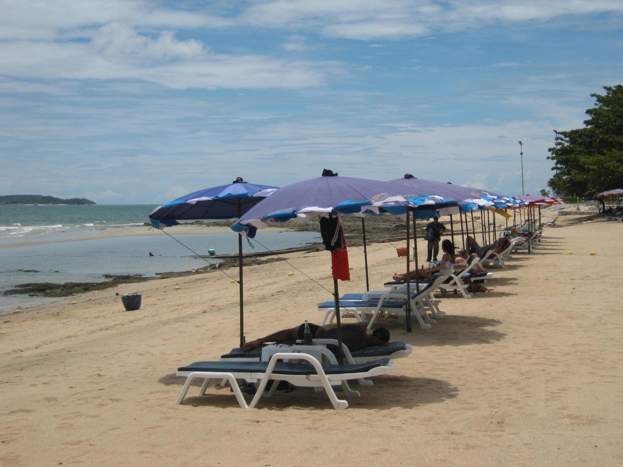 Hotel Baan Talay à Pattaya Extérieur photo