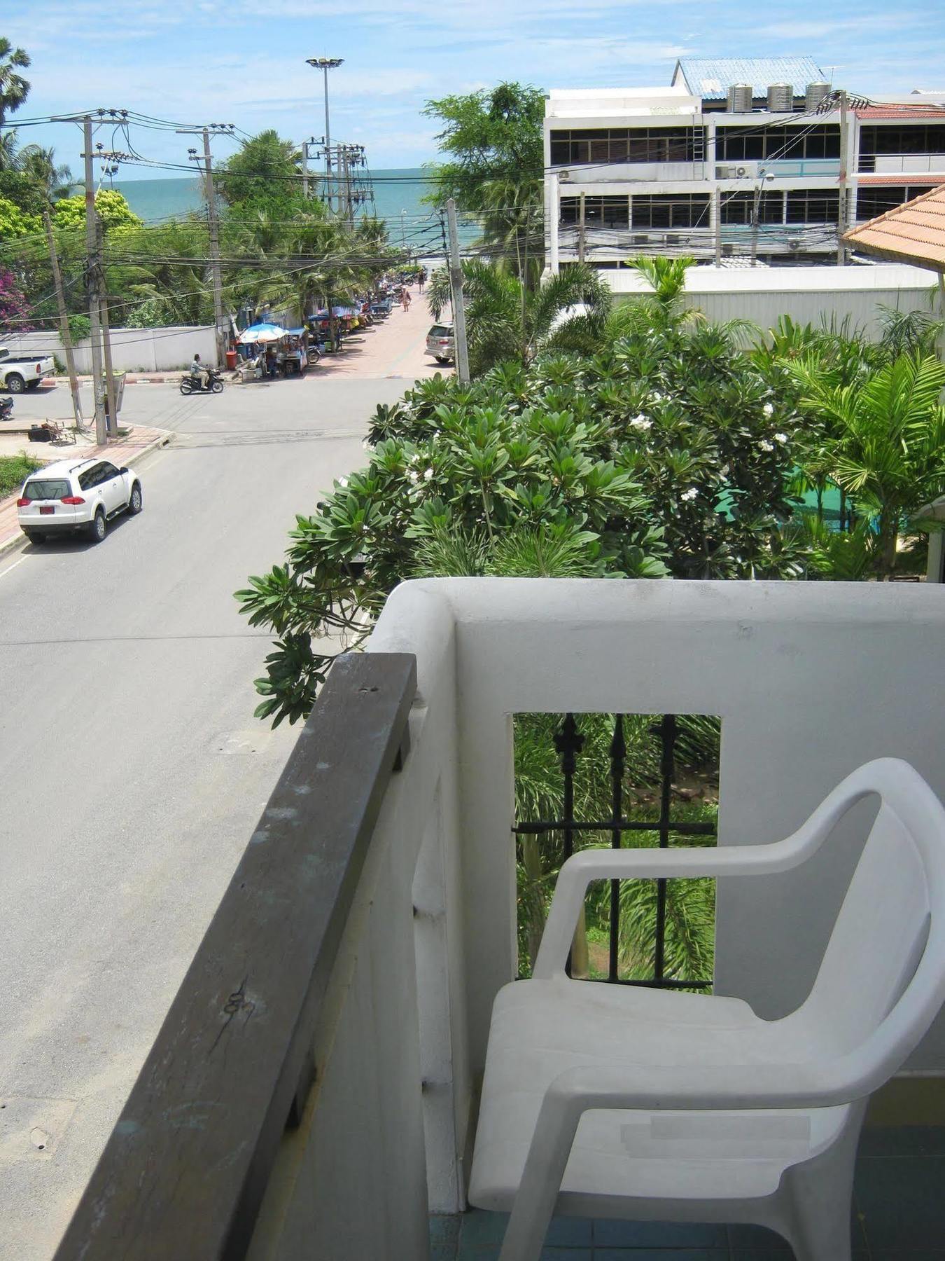 Hotel Baan Talay à Pattaya Extérieur photo